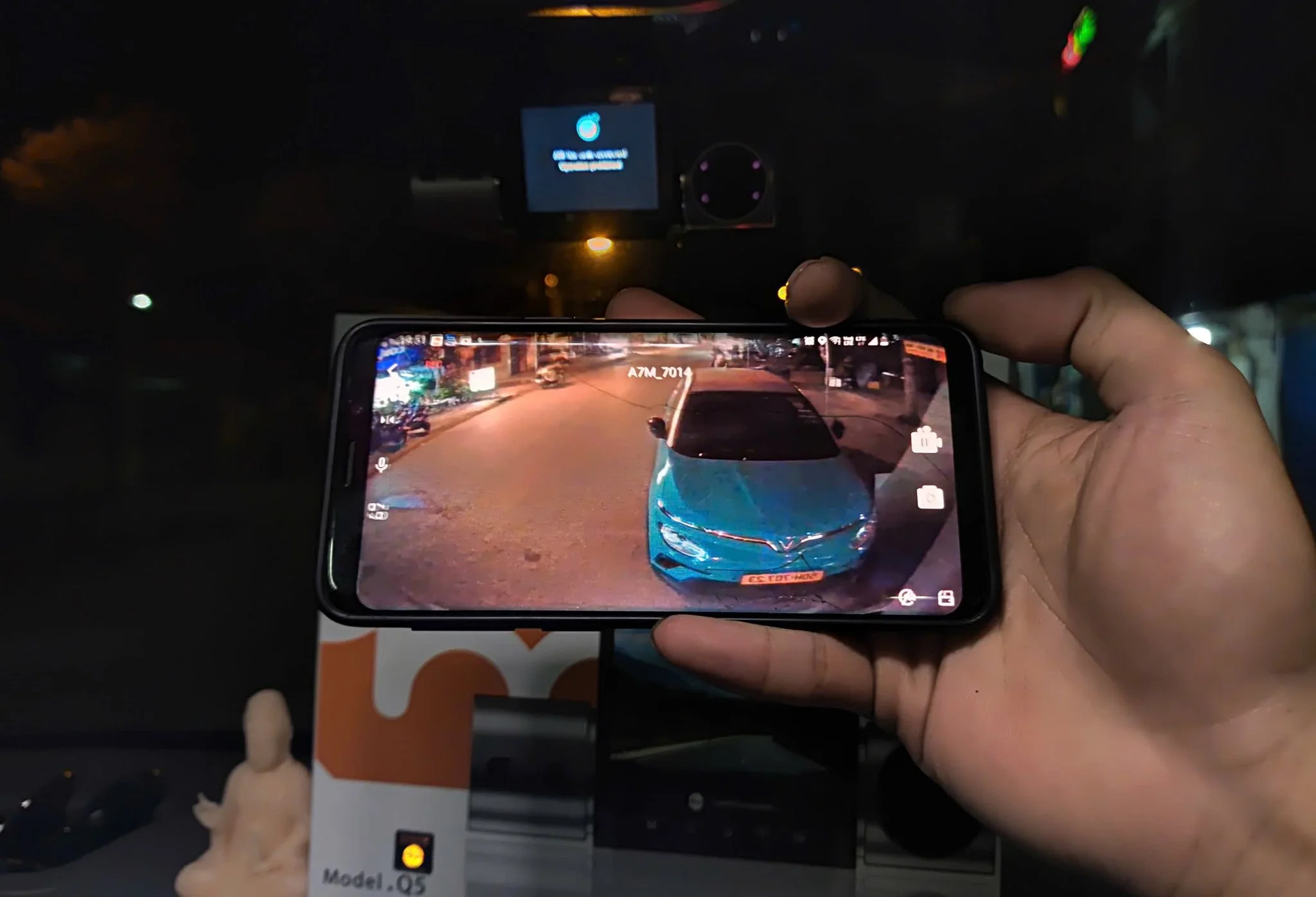So sánh hình ảnh ban ngày và ban đêm của camera hành trình 3 mắt
